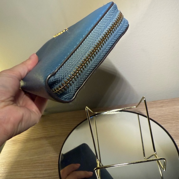 Michael Kors Jet Set Travel Large Continental Wristlet - Picture 6 of 10